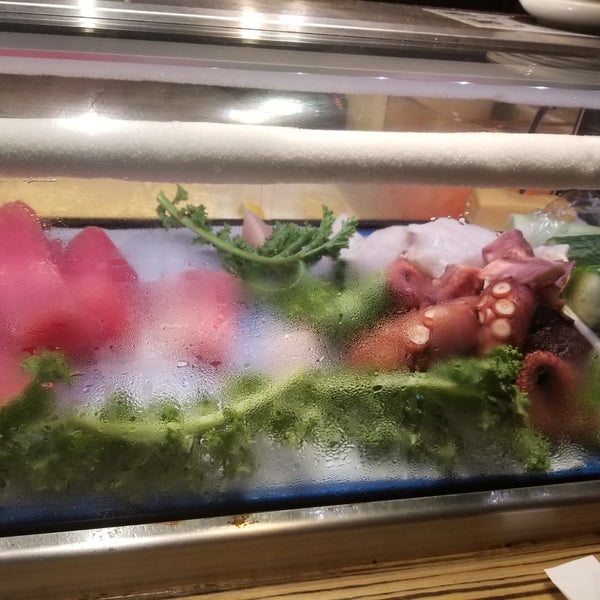 Foto scattata a Sushi Yama Asian Bistro da Kelly il 9/4/2019