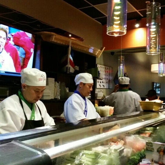 Photo taken at Sushi Yama Asian Bistro by Kelly on 9/9/2015