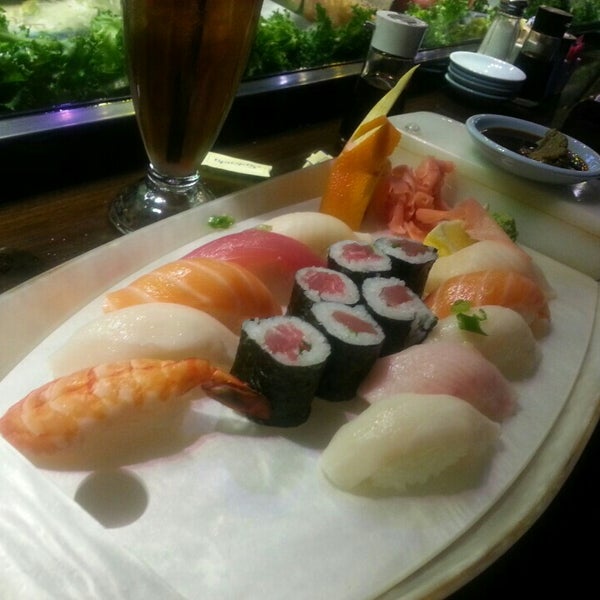Снимок сделан в Sushi Yama Asian Bistro пользователем Kelly 4/8/2015