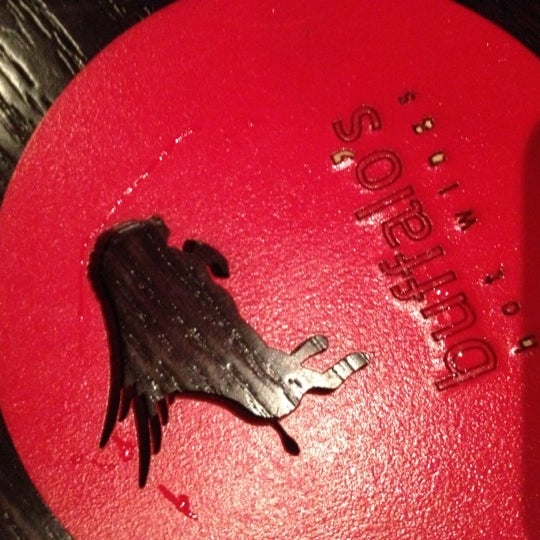 11/17/2012にAndrea C.がBuffalo&#39;s Hot Wingsで撮った写真