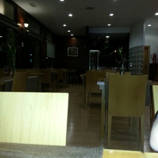 Photo taken at Restaurante Asia L&#39;Eliana by Long W. on 11/16/2012