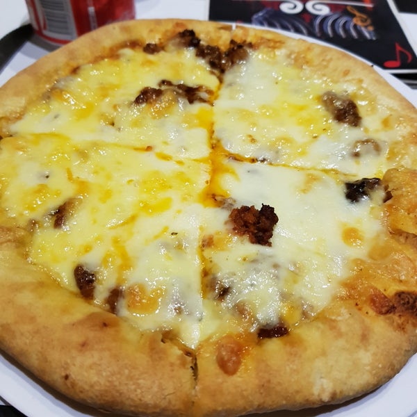 Foto tirada no(a) Mama&#39;s Pizza por Daniel V. em 2/10/2018