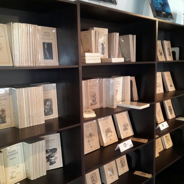 Photo taken at Librería del Ermitaño by Daniel V. on 11/22/2014