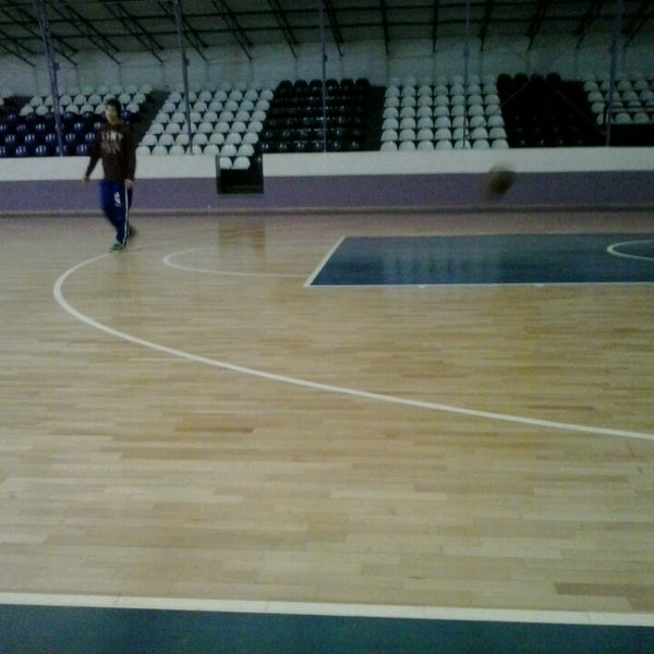 2/22/2013에 Berna A.님이 Hidayet Türkoğlu Basketbol ve Spor Okulları Dikmen에서 찍은 사진