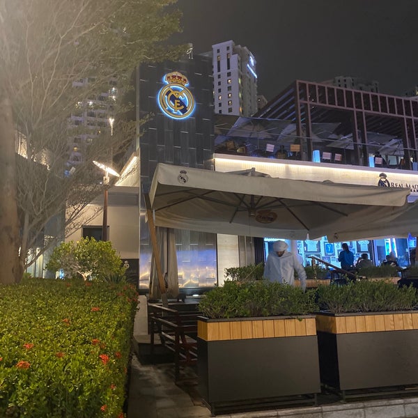 Foto tirada no(a) Real Madrid Cafe por Yousef em 1/12/2020