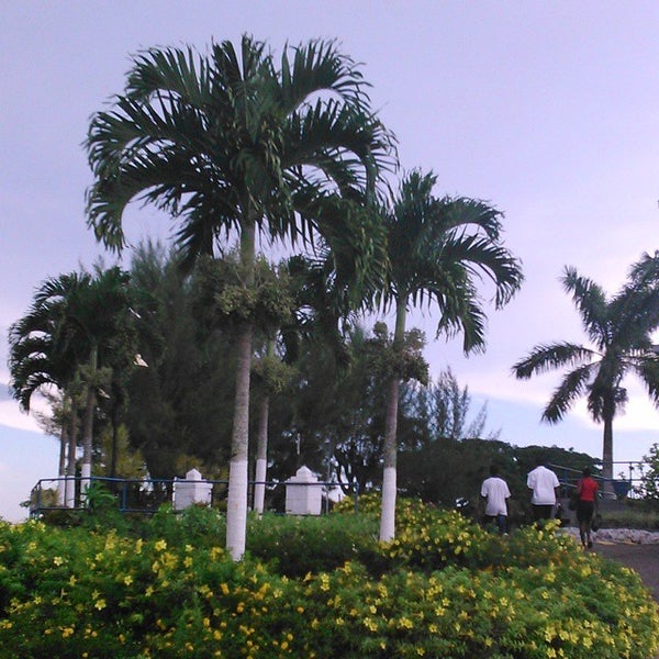 Foto diambil di Northern Caribbean University oleh Jason T. pada 10/19/2014
