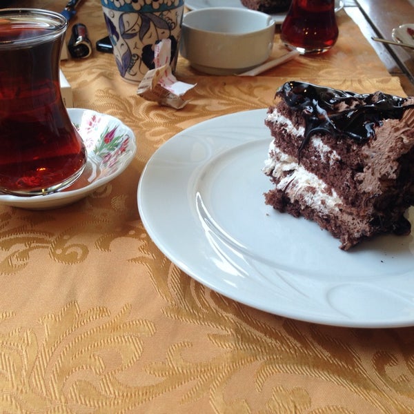 3/5/2014 tarihinde Emre E.ziyaretçi tarafından Alzer Cafe'de çekilen fotoğraf
