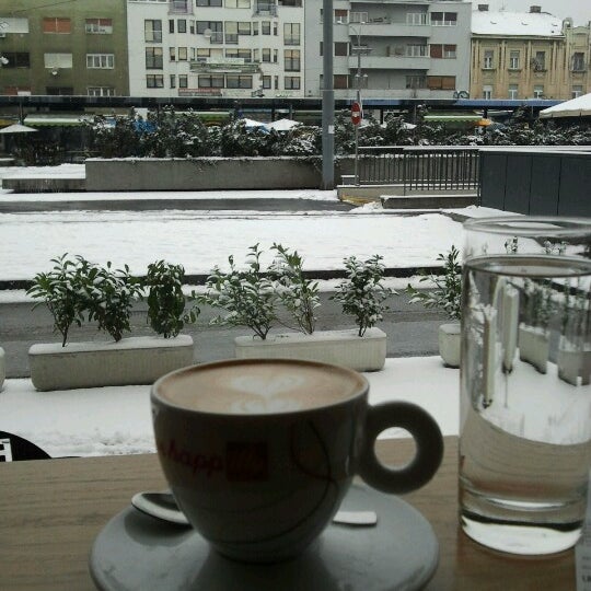 Foto tirada no(a) Caffe Leone por Iva N. em 2/22/2013