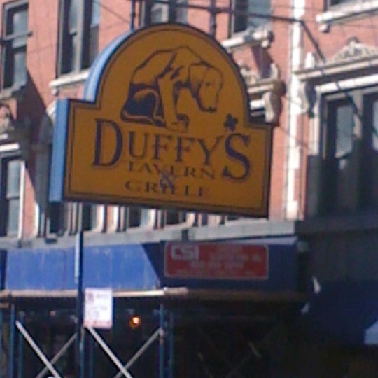 Снимок сделан в Duffy&#39;s Tavern &amp; Grille пользователем Darryl N. 10/8/2011
