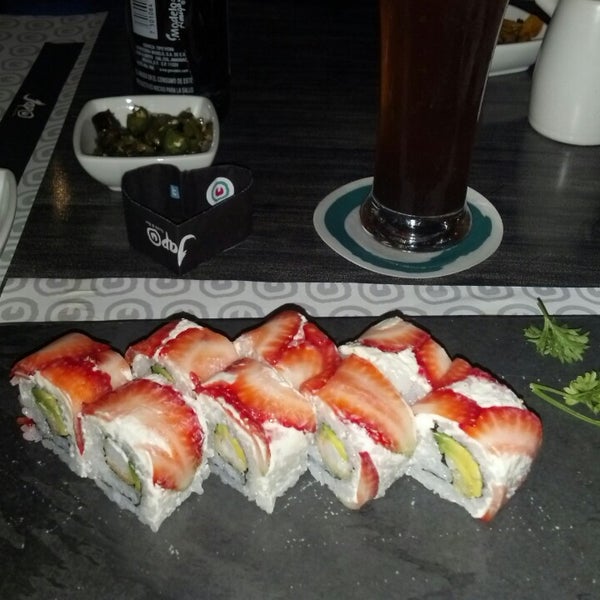 Photo prise au Japo Sushi &amp; Bar par Liz V. le6/6/2013