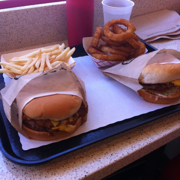 4/16/2013にBrian A.がJoe&#39;s Burgersで撮った写真