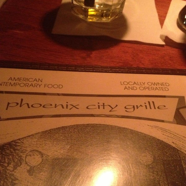Foto tirada no(a) Phoenix City Grille por Kerry V. em 3/8/2013
