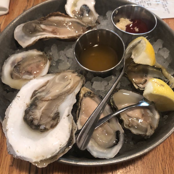 Photo taken at Hank&#39;s Oyster Bar by ginnnnnnny . on 7/8/2018