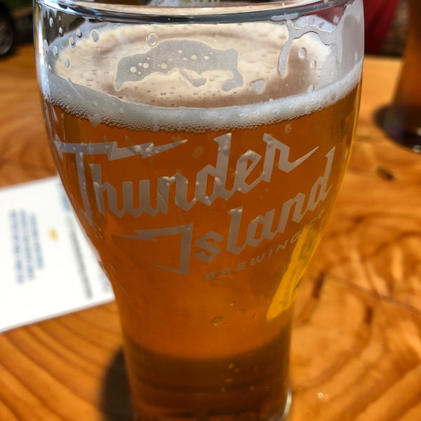 Снимок сделан в Thunder Island Brewing Co. пользователем Amber G. 10/18/2020