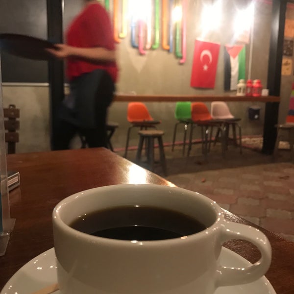 Foto diambil di Arka Plan Cafe oleh RakıCANdır 1. pada 6/8/2018