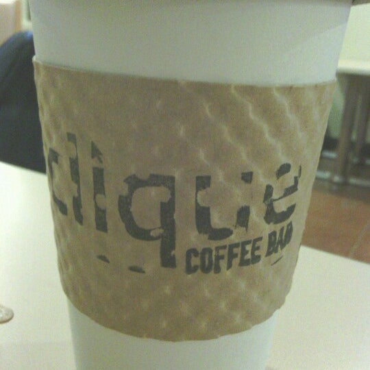 Foto diambil di Clique Coffee Bar oleh Kari K. pada 11/13/2012