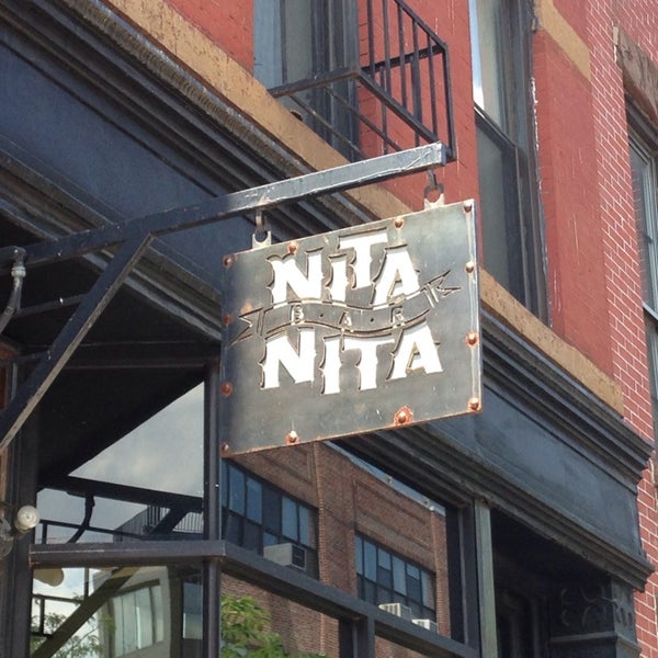 รูปภาพถ่ายที่ Nita Nita โดย D เมื่อ 6/15/2013