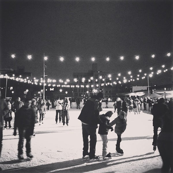 12/1/2013にJoseph W.がMcCarren Ice Rinkで撮った写真