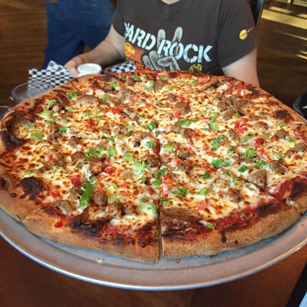 5/7/2017 tarihinde Ryan G.ziyaretçi tarafından AJ&#39;s NY Pizzeria of Topeka'de çekilen fotoğraf