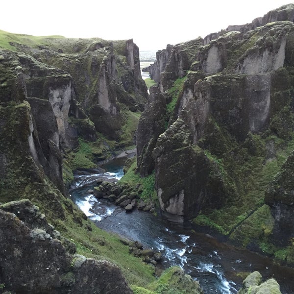 33 places including Þórufoss, Efstidalur, Eyjafjallajökull and Gullfoss.