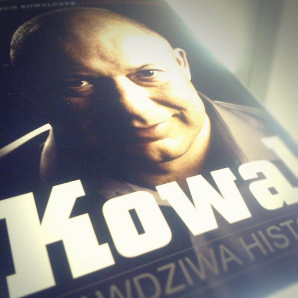 Barwna autobiografia jednej z największych legend polskiego futbolu - Wojciecha Kowalczyka! Kowal Prawdziwa historia dostępna jako książka drukowana oraz ebook. Zapraszamy!