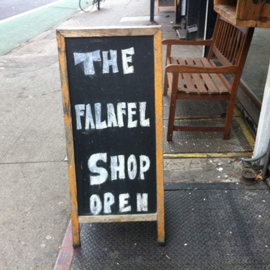 Das Foto wurde bei The Falafel Shop von Jason W. am 11/19/2012 aufgenommen