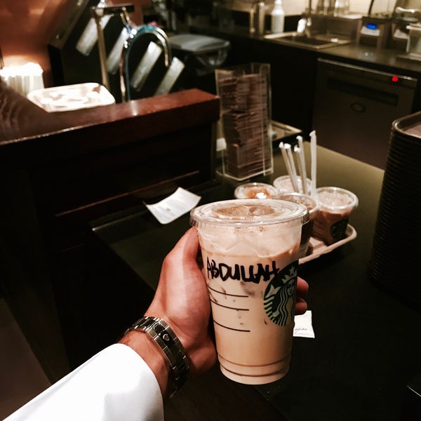 Foto tirada no(a) Starbucks (ستاربكس) por ABDULLA em 10/7/2017