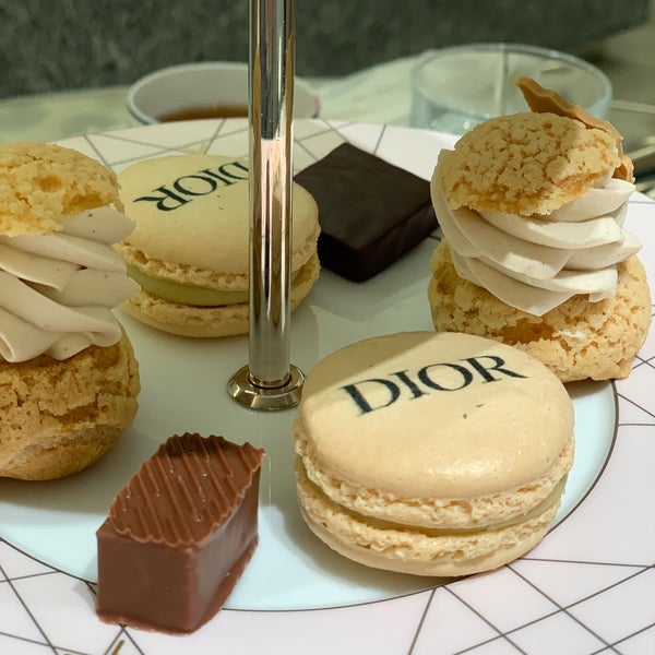 Пирожное сент Оноре в Laduree