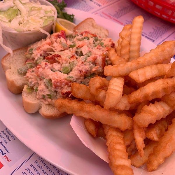 Снимок сделан в The Lobster Roll Restaurant пользователем Wilson T. 7/9/2019