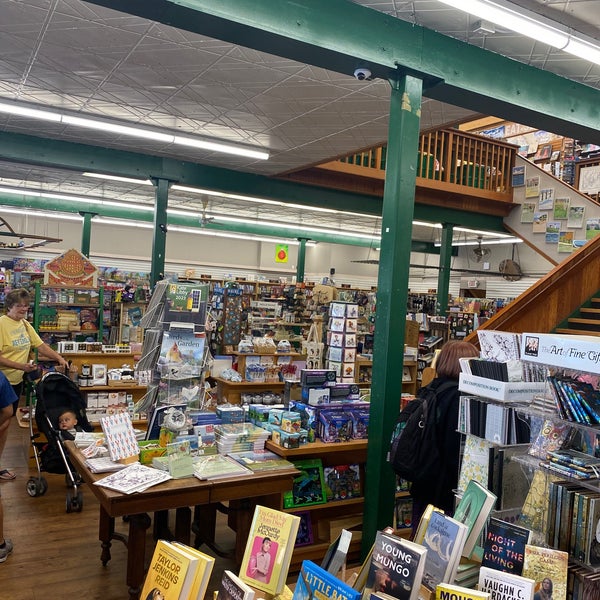 Sherman's Book Store Bookstore in Boothbay Harbor