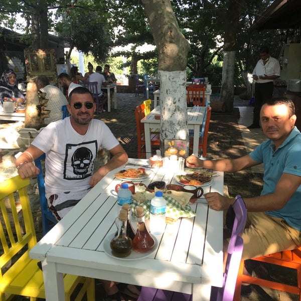 รูปภาพถ่ายที่ Ömür Restaurant โดย Hakan Mert เมื่อ 9/13/2020