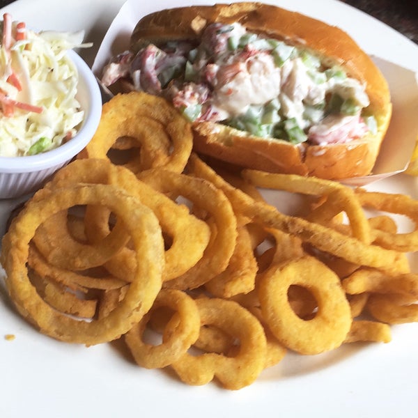 Photo taken at Westbrook Lobster Restaurant by Kübra N. on 4/16/2018