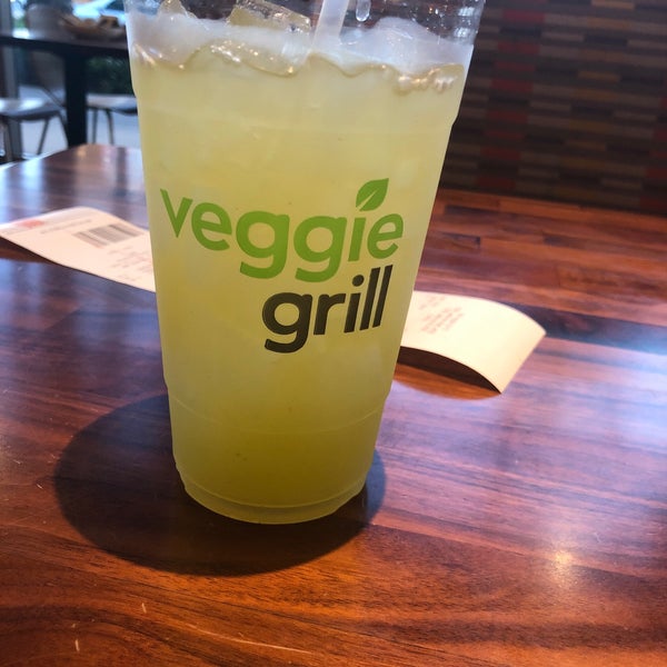 Foto tirada no(a) Veggie Grill por Brenna J. em 3/18/2019