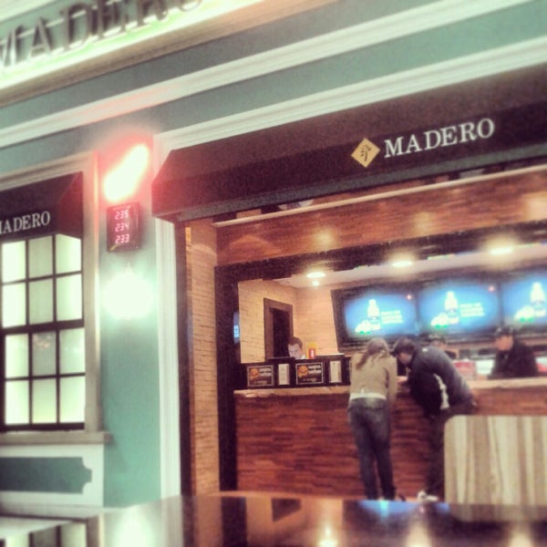 Photo taken at Madero Burger by Filipe S. on 7/2/2013