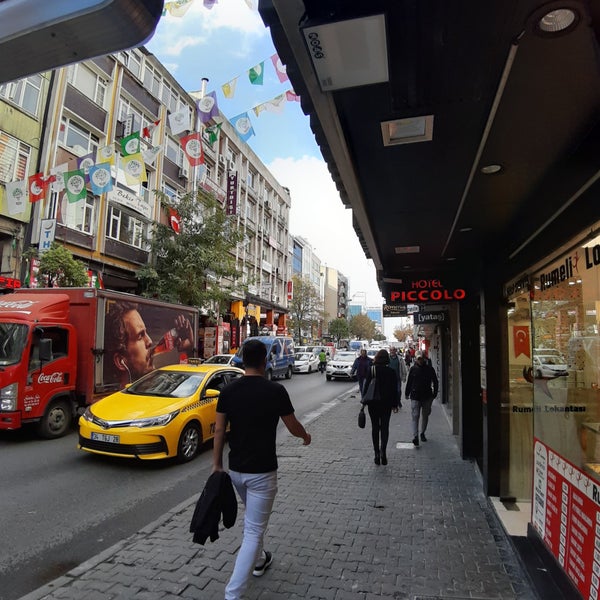 Улица в стамбуле стекляль. Истикляль бейоглу. Пешеходная улица стамбула истикляль. Istanbul caddesi. Пешеходная улица в стамбуле.