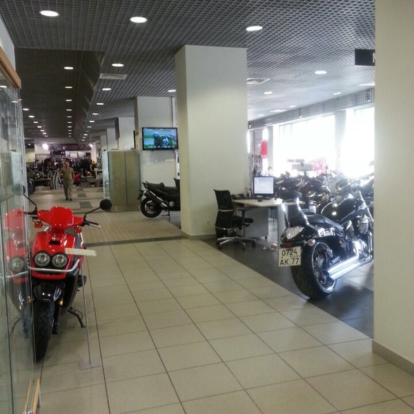 Менеджер автосалона. Автосалон фольксваген киров. Мотор шины киров. Мотор киров менделеева 4. Тск мотор автосалон.