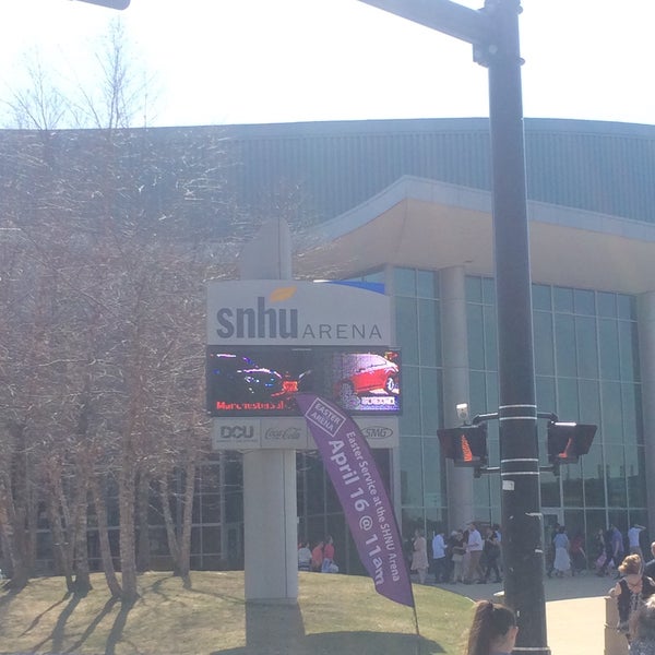 Das Foto wurde bei SNHU Arena von Reagan J. am 4/16/2017 aufgenommen