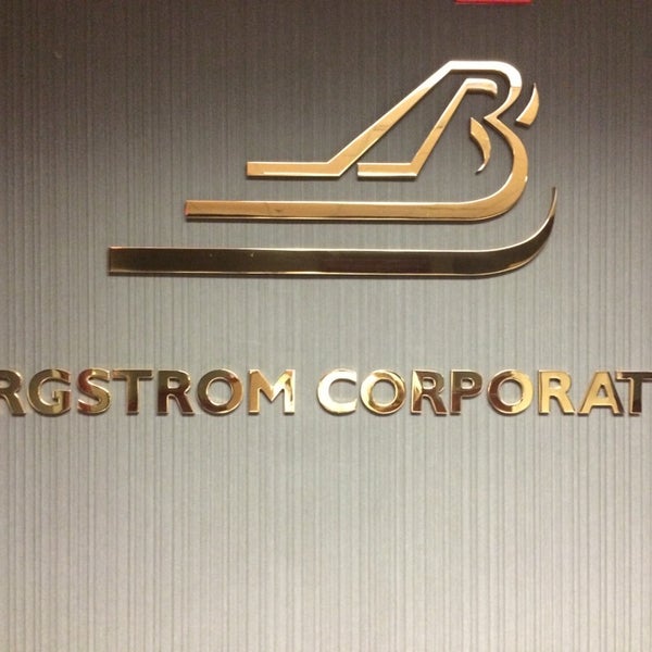 7/19/2014にTim B.がBergstrom Automotive Corporate Headquartersで撮った写真
