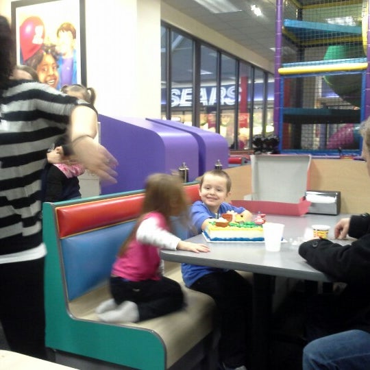 Chuck E. Cheese Salón de Videojuegos en Burlington