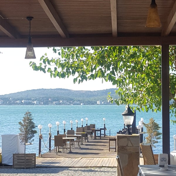 Photo taken at Hotel Deniz Cunda by Mawi Huydur BENDE on 9/21/2019