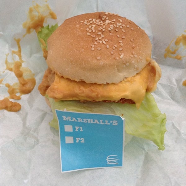 8/21/2014에 Bernice M.님이 Marshall&#39;s Burger에서 찍은 사진