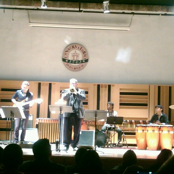 3/20/2013 tarihinde Milton C.ziyaretçi tarafından Conservatorio de las Rosas'de çekilen fotoğraf