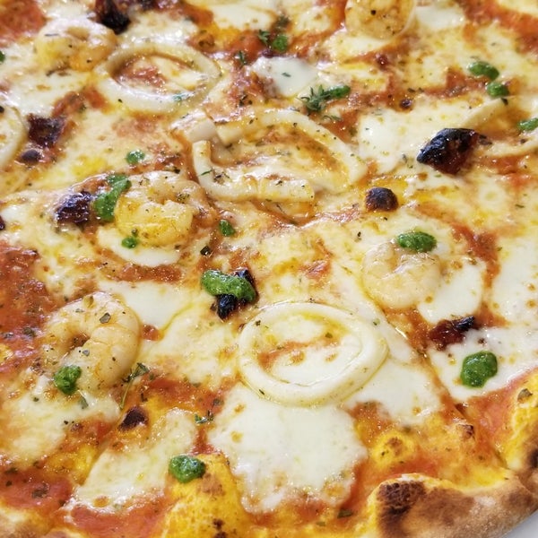 รูปภาพถ่ายที่ Etna Pizzeria โดย Mide Mühendisi เมื่อ 9/17/2018