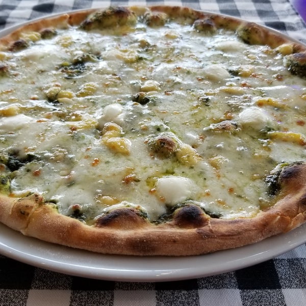 รูปภาพถ่ายที่ Etna Pizzeria โดย Mide Mühendisi เมื่อ 10/5/2018