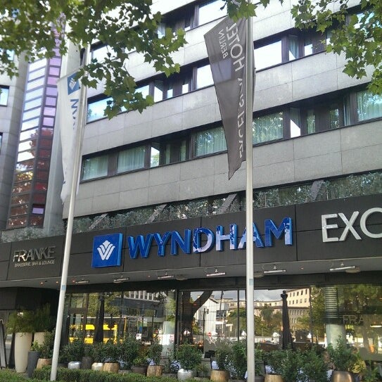 Photo taken at Wyndham Berlin Excelsior by Hakki A. on 9/4/2013