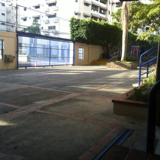 The Ashton School High School in Paraiso