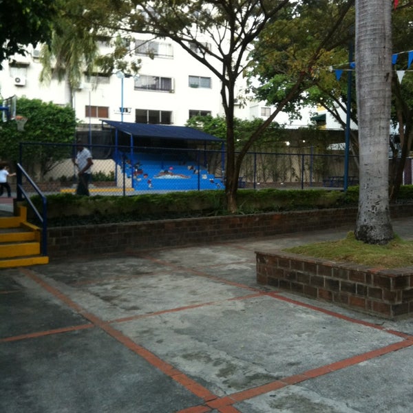 The Ashton School High School in Paraiso