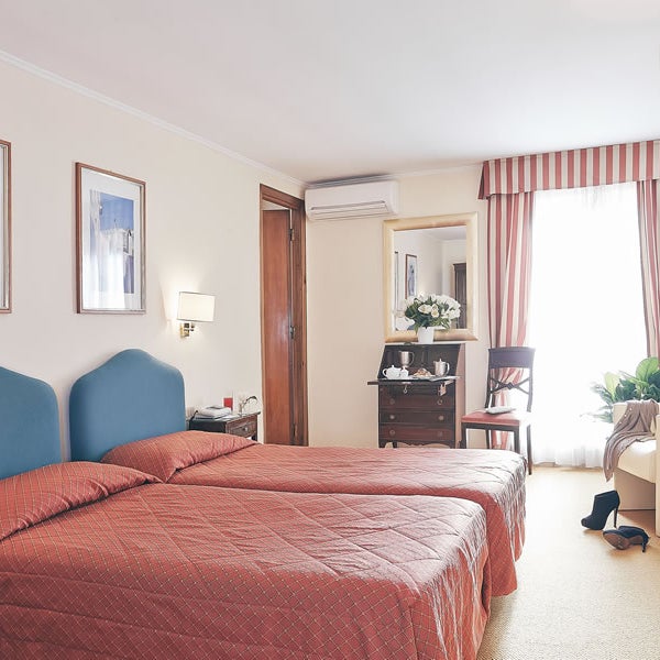 12/7/2014 tarihinde Hotel Napoleon Romaziyaretçi tarafından Hotel Napoleon Roma'de çekilen fotoğraf