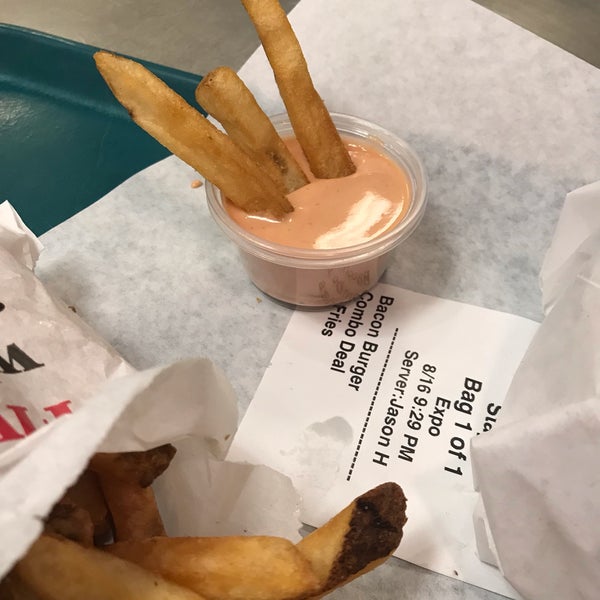 Very nice Fry Sauce: smooth and creamy with just the right tang.