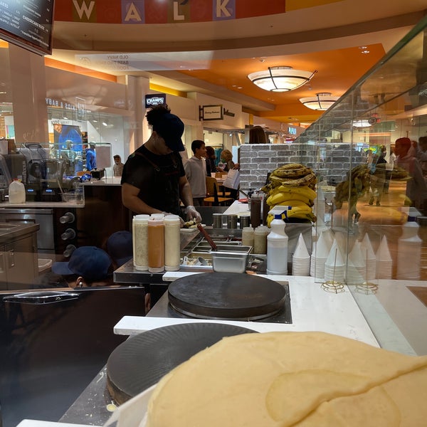 รูปภาพถ่ายที่ Dolphin Mall โดย Rey เมื่อ 1/6/2022